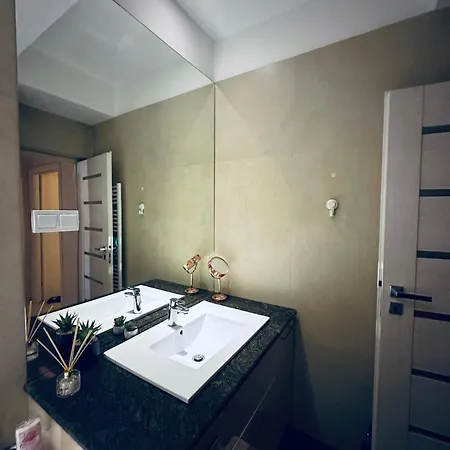 Andra Διαμέρισμα *