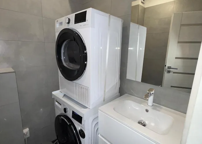 Andra شقة كرايوفا